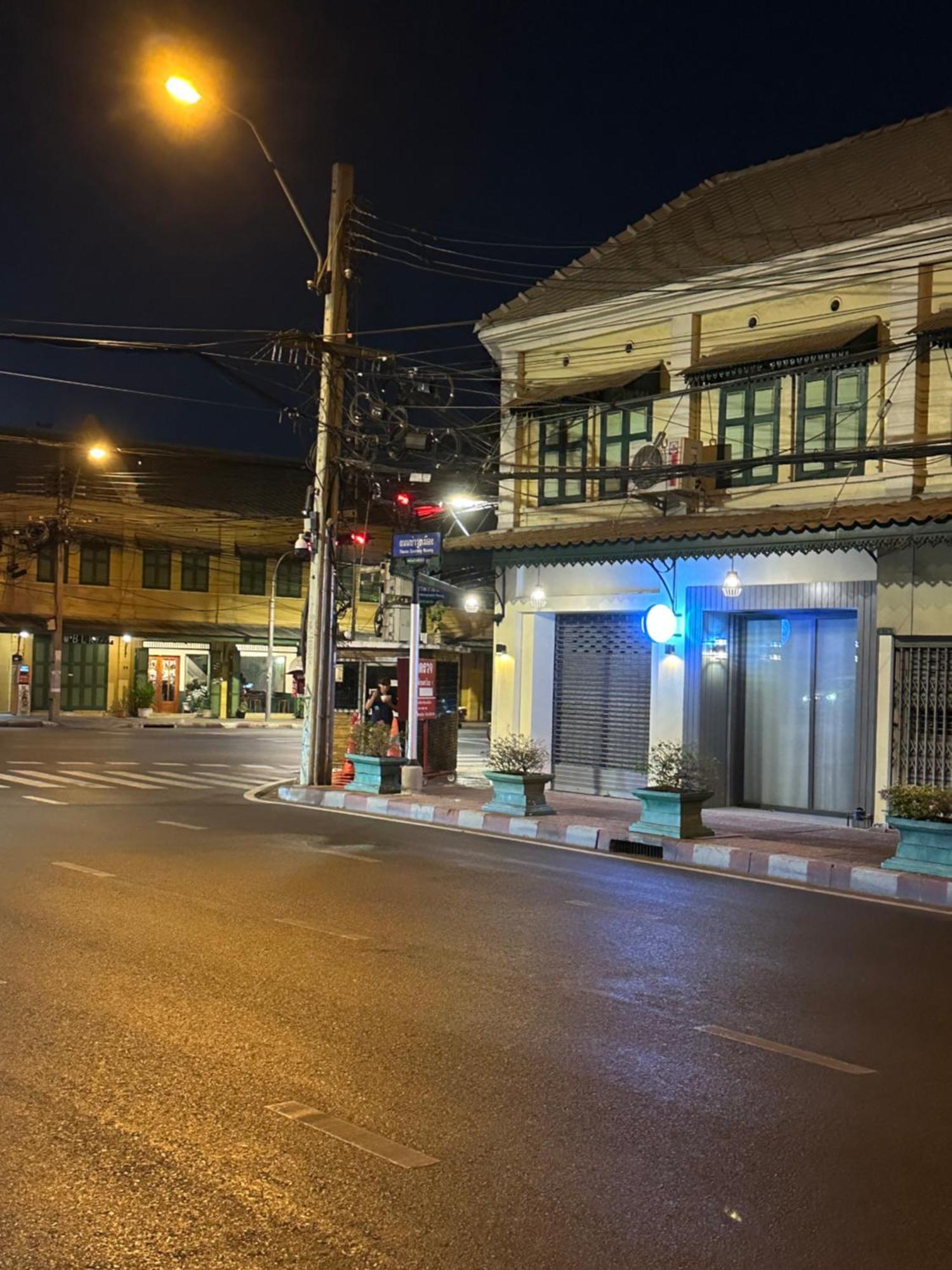 Victory Place Bangkok Exterior foto